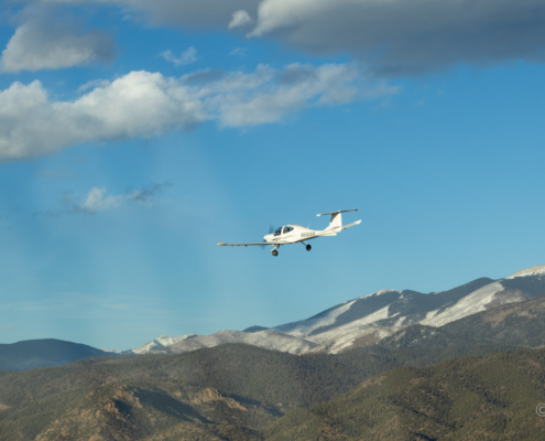 DA40 plane above santa fe